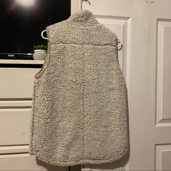 NWT sherpa vest - Picture 4 of 4
